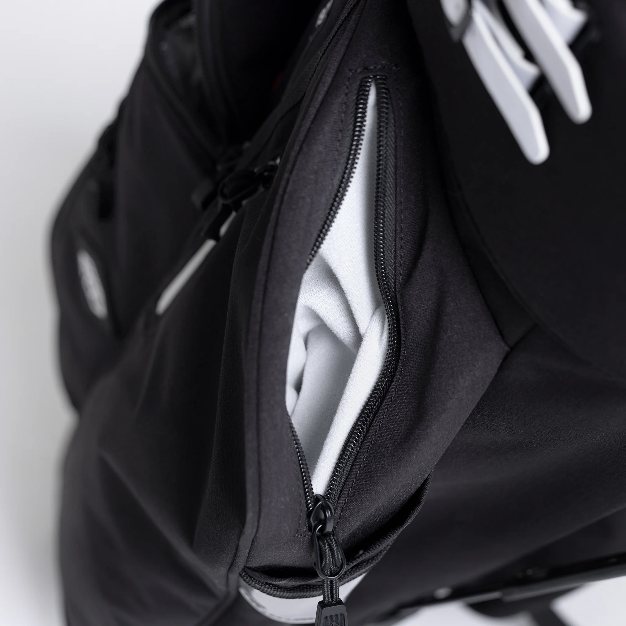 Trouper - Black/Red - Image 9